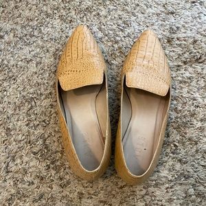 Faux cream/beige alligator loafers, beautiful color
